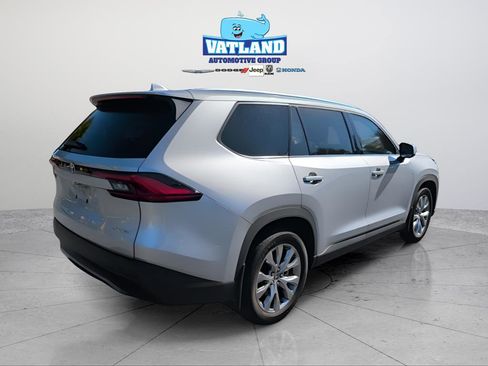 Used 2024 Toyota Grand Highlander FWD image 5