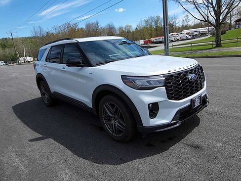 New 2026 Ford Explorer ST-Line w/ ST-Line Street Pack AWD/4WD image 2