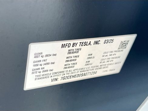Used 2025 Tesla Cybertruck AWD Crew Cab image 32