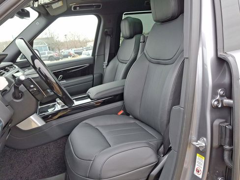 New 2025 Land Rover Range Rover SE image 17