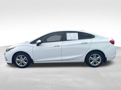 Used 2018 Chevrolet Cruze LT FWD image 4