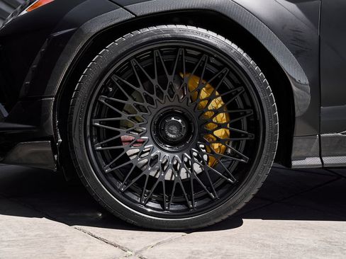Used 2024 Lamborghini Urus Performante AWD/4WD image 3