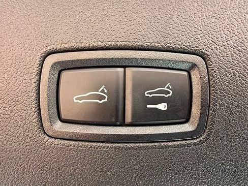 Certified 2023 Porsche Cayenne w/ Premium Package AWD/4WD image 25
