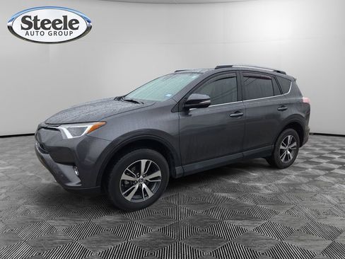 Used 2018 Toyota RAV4 XLE image 1