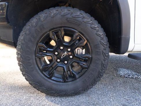 Used 2022 Chevrolet Silverado 1500 ZR2 w/ Technology Package image 41