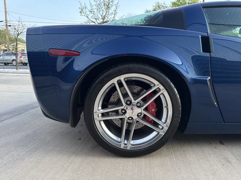 Used 2007 Chevrolet Corvette Z06 w/ Preferred Equipment Group RWD image 18