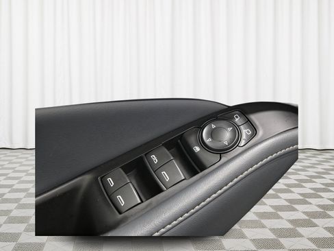 Used 2021 Buick Enclave Essence FWD image 4