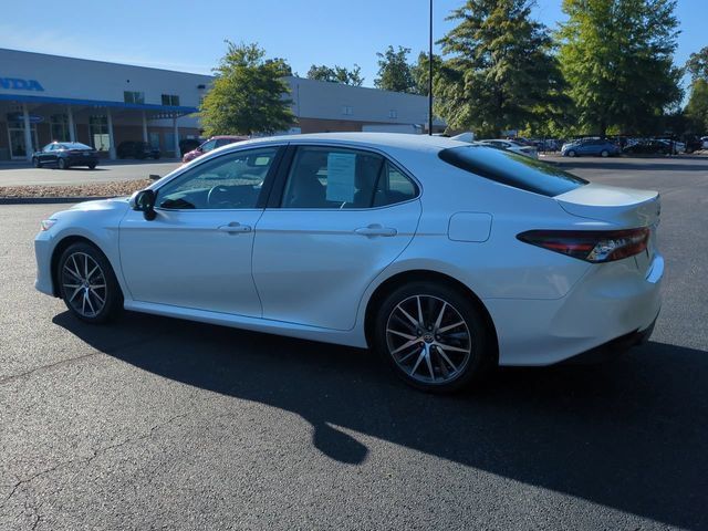 Used 2022 Toyota Camry XLE FWD image 6