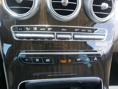 Used 2020 Mercedes-Benz GLC 300 image 11