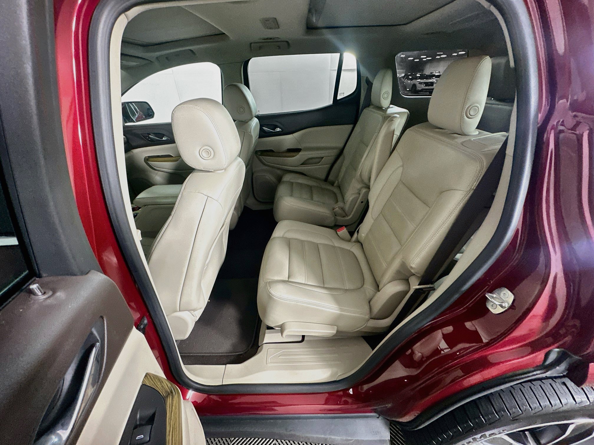 Used 2018 GMC Acadia Denali w/ Technology Package FWD image 29