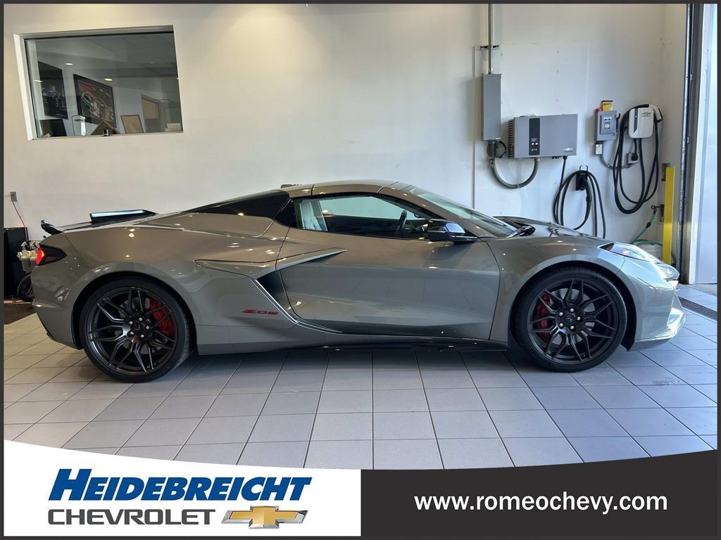 Used 2023 Chevrolet Corvette Z06 w/ Stealth Interior Trim Package RWD image 2