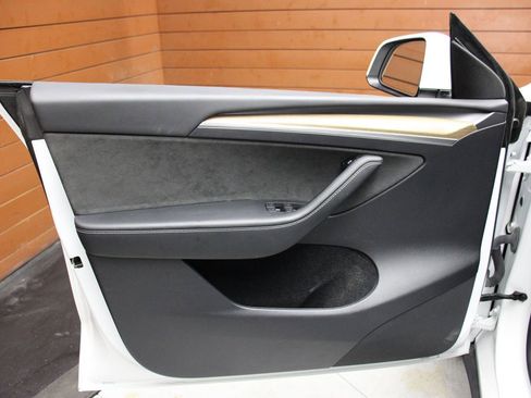 Used 2023 Tesla Model Y Long Range image 9