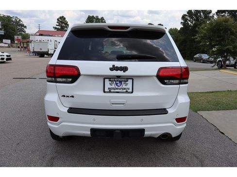 Used 2022 Jeep Grand Cherokee Laredo X AWD/4WD image 4