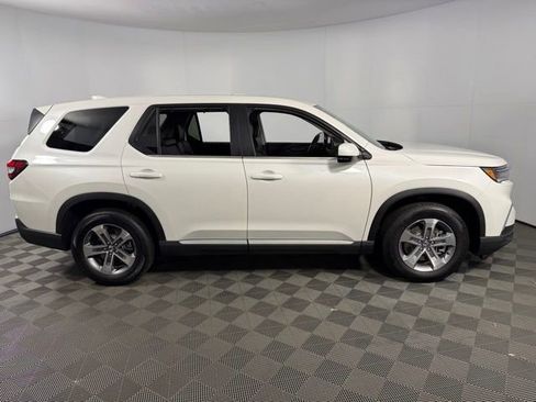 Used 2025 Honda Pilot EX-L image 10