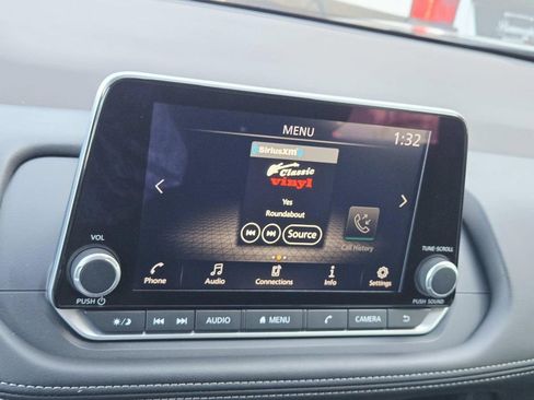 Used 2023 Nissan Rogue S image 24