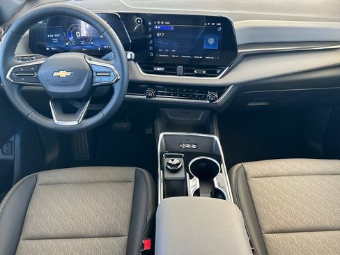 New 2026 Chevrolet Equinox LT w/ Convenience Package II FWD image 14