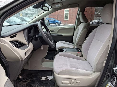 Used 2020 Toyota Sienna LE image 14