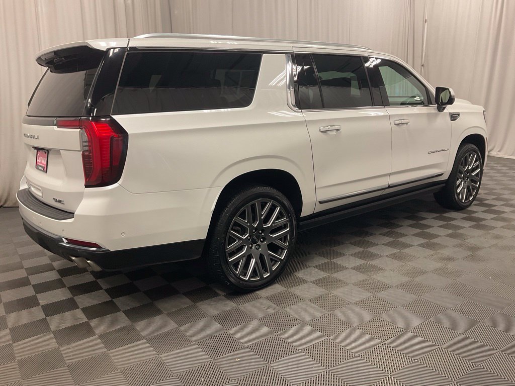 Used 2025 GMC Yukon XL Denali Ultimate w/ LPO, Floor Liner Package AWD/4WD image 2