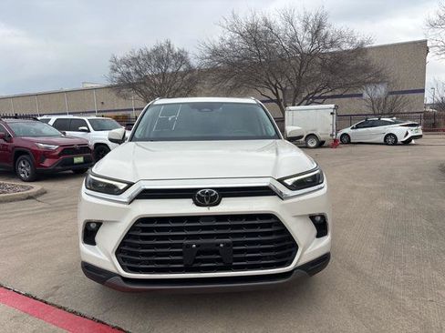Certified 2024 Toyota Grand Highlander FWD image 2