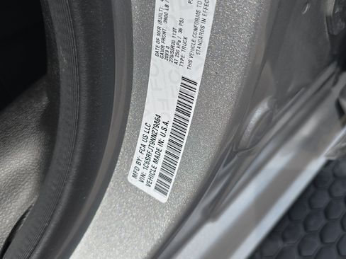 Used 2022 RAM 1500 Laramie AWD/4WD image 33