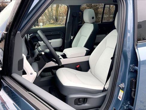 New 2026 Land Rover Defender 110 X-Dynamic SE image 9