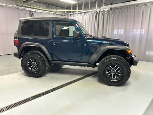 Used 2025 Jeep Wrangler Sport AWD/4WD image 8