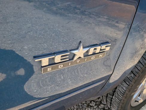 Used 2018 Chevrolet Silverado 1500 LT w/ Texas Edition RWD image 11