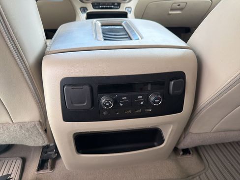 Used 2020 GMC Yukon Denali w/ Denali Premium Package RWD image 22