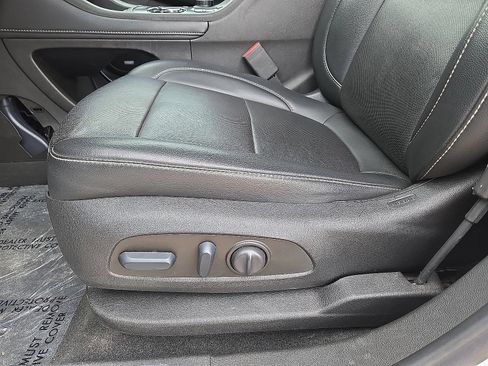 Used 2023 GMC Acadia SLT AWD/4WD image 25