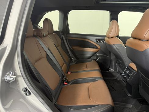 Used 2025 Subaru Forester Touring AWD/4WD image 14