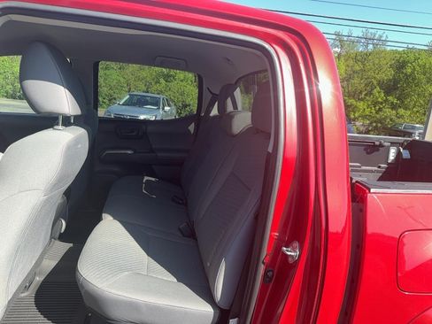 Used 2021 Toyota Tacoma SR5 AWD/4WD image 10