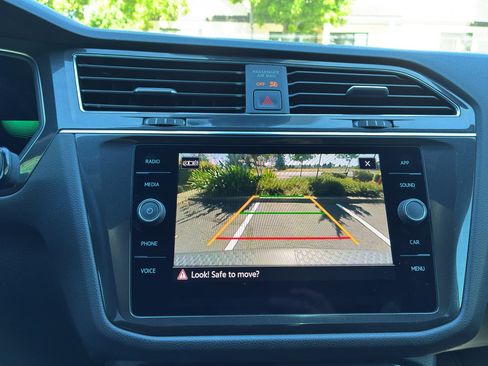Used 2022 Volkswagen Tiguan SE R-Line FWD image 26
