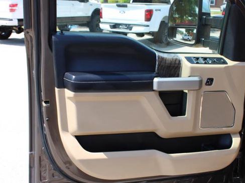 Used 2017 Ford F250 Lariat w/ Lariat Ultimate Package image 34