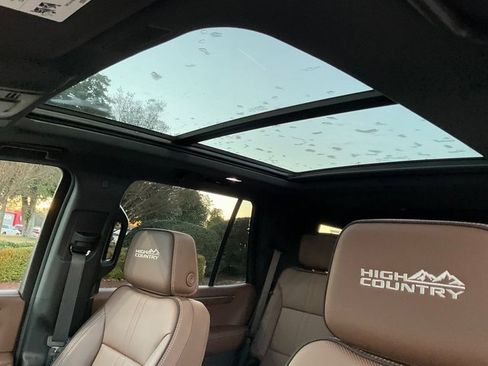 Used 2025 Chevrolet Tahoe High Country image 9