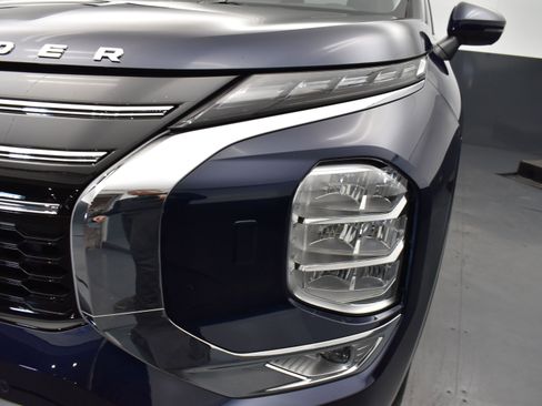 New 2025 Mitsubishi Outlander SE image 5