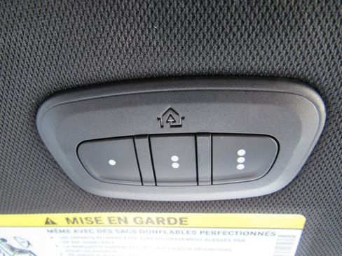 Used 2025 Chrysler Pacifica Select FWD image 25