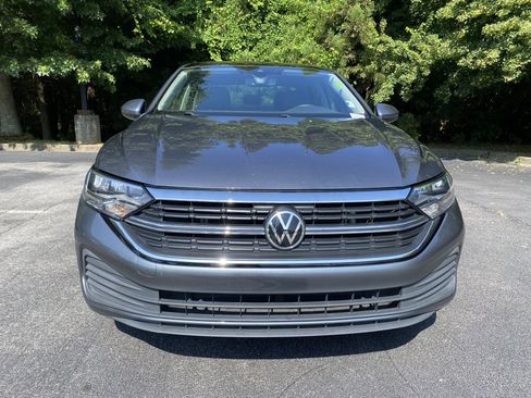 Used 2022 Volkswagen Jetta SE w/ Panoramic Sunroof Package FWD image 3