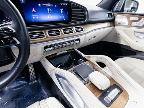 Used 2025 Mercedes-Benz GLS 450 4MATIC image 15