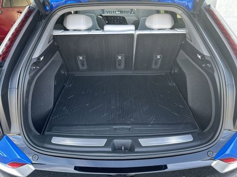 New 2025 Cadillac Optiq Luxury 1 image 29