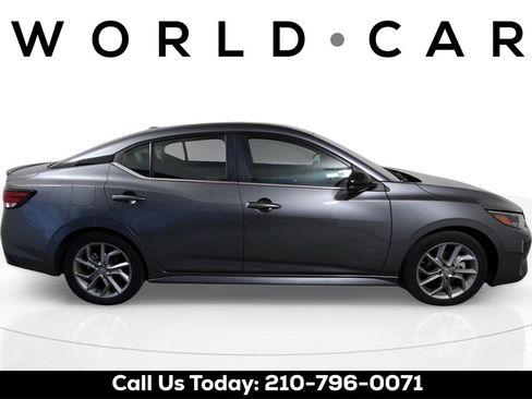 Used 2025 Nissan Sentra SR w/ SR Premium Package image 8