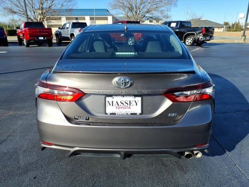 Used 2024 Toyota Camry SE image 4