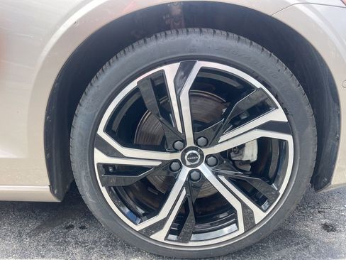 Used 2024 Volvo S60 B5 Ultimate image 10