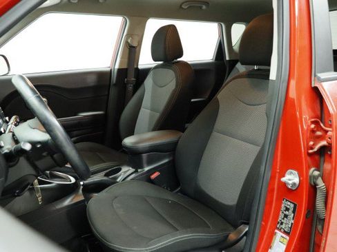 Used 2018 Kia Soul + FWD image 8