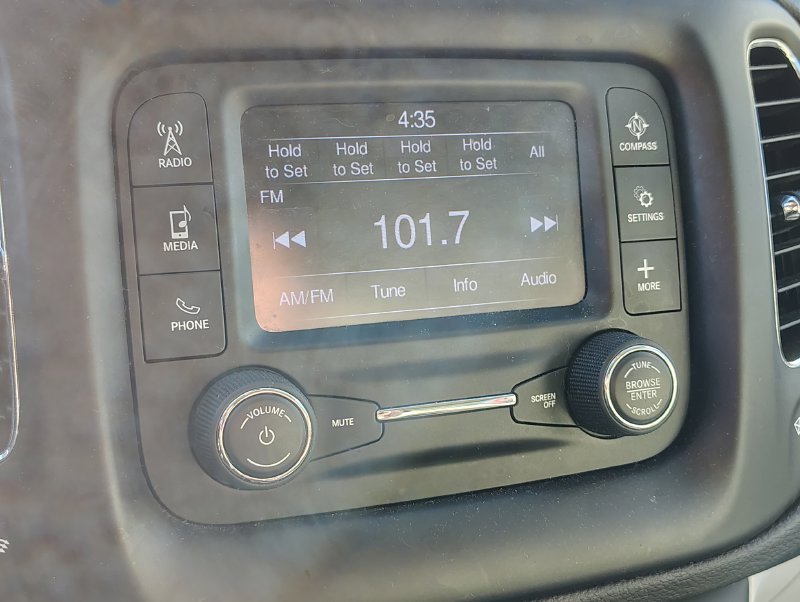 Used 2018 Jeep Compass Latitude w/ Cold Weather Group AWD/4WD image 14