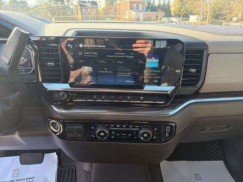 Used 2025 Chevrolet Silverado 2500 LT w/ Convenience Package image 17