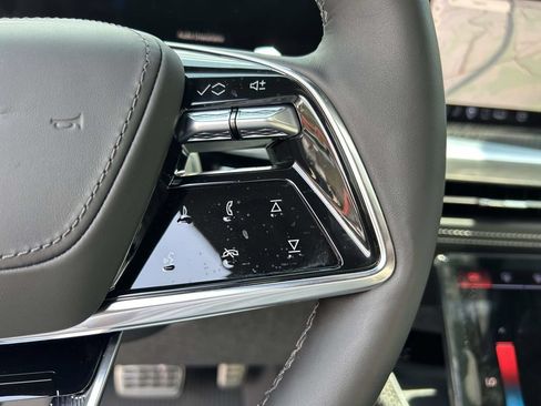 New 2026 Cadillac Escalade ESV V AWD/4WD image 25