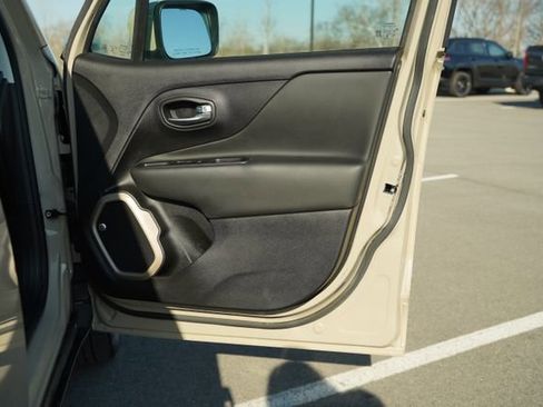 Used 2016 Jeep Renegade 75th Anniversary image 20