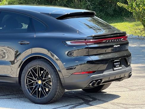Certified 2024 Porsche Cayenne Coupe AWD/4WD image 10