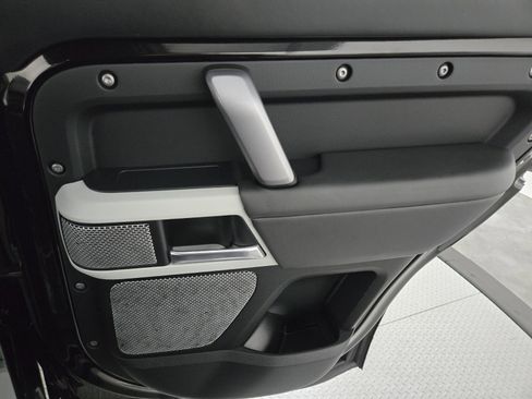 Used 2023 Land Rover Defender 130 X-Dynamic SE image 22