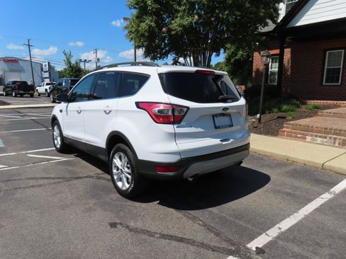 Used 2018 Ford Escape SE FWD image 4